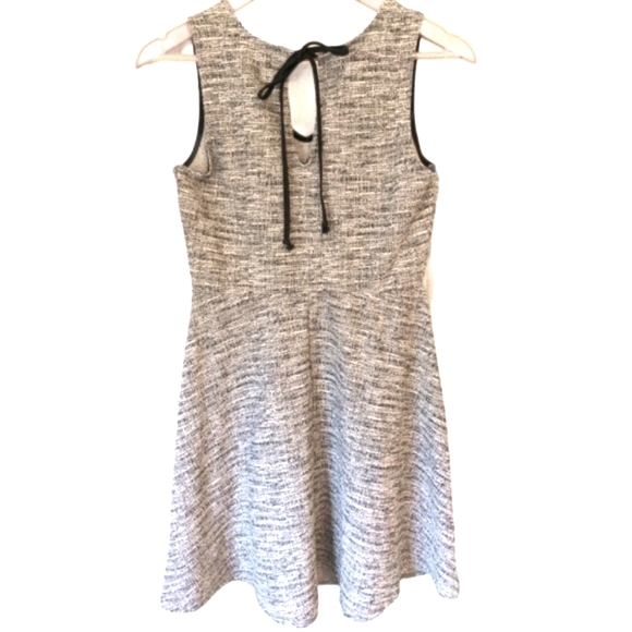 Gilli Black & White V-neck Dress with Tie … - Picture 3 of 4